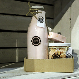 Gift set 'Wild Rose' - Glass bottle Salt Scrub 750ml, Glass pot Mini Hand Soap 450gr, 1 piece of Soap