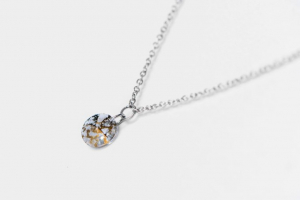 FriendsDesign - Tanja's Necklace - Clear Gold - Deze ketting is in lengte verstelbaar van 40cm tot 45cm - Onze sieraden zijn gemaakt van stainless steel met Swarovski elementen en zijn hypoallergeen